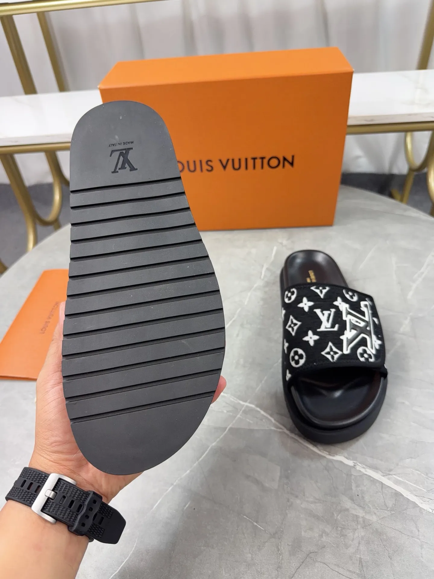 Men's Men's Shoes 💰380💰 🌈LV | Louis Vuitton ²⁰²³ 𝐬𝐬 🧡💚2025 Spring and Summer New Style Top Version‼ ️The original version is the same. The counter specializes in the latest straw slippers. Hard goods are new🆕 ❥Purchase level! Full of high-end feel! A popular model among bloggers at home and abroad, it’s retro and fashionable, and looks stunning on your feet! Mainly recommended models on the official website★ ━━━━━ ЅᏇєєt ━━━━━ ▪️Upper: original customized cowhide fabric ▪️Inner: cow lining ▪️Outsole: high-end rubber outsole ▪️Shoe size: 35-47 (46-47 customization is not returnable)